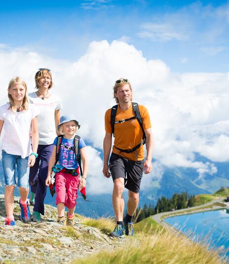 family hiking in Leogang
