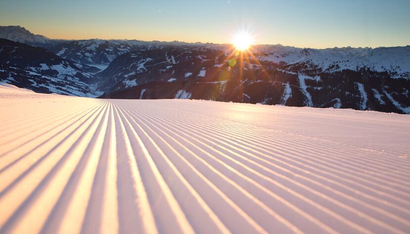 Skipiste bei Sonnenuntergang