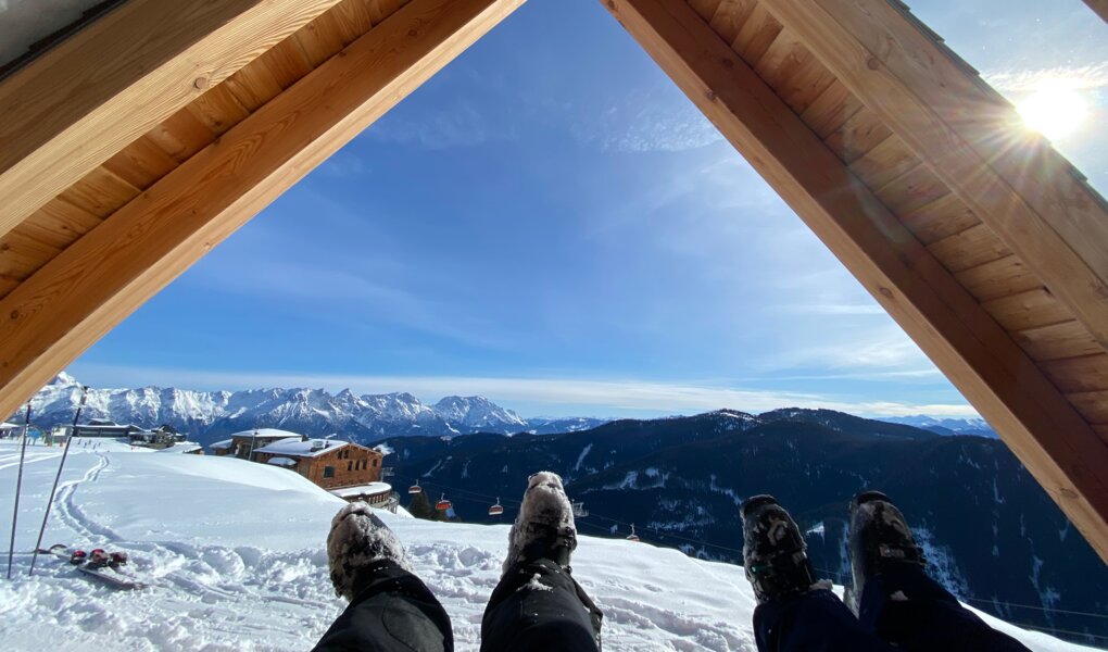 Aussicht genießen beim Skifahren